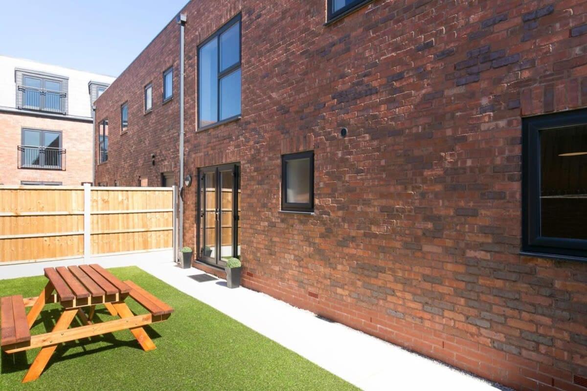 Stunning 2 Bedroom Apartment In Wallasey Exterior foto
